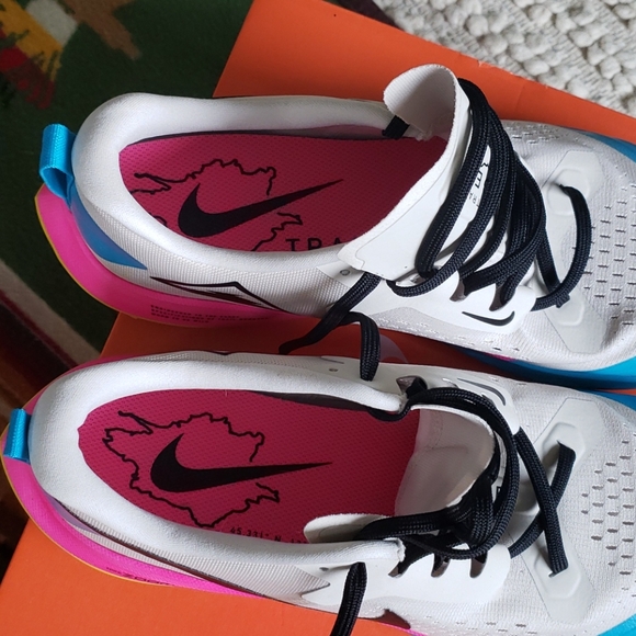 Nike Men's Air Zoom Terra Kiger 5. Box not included - Picture 3 of 6